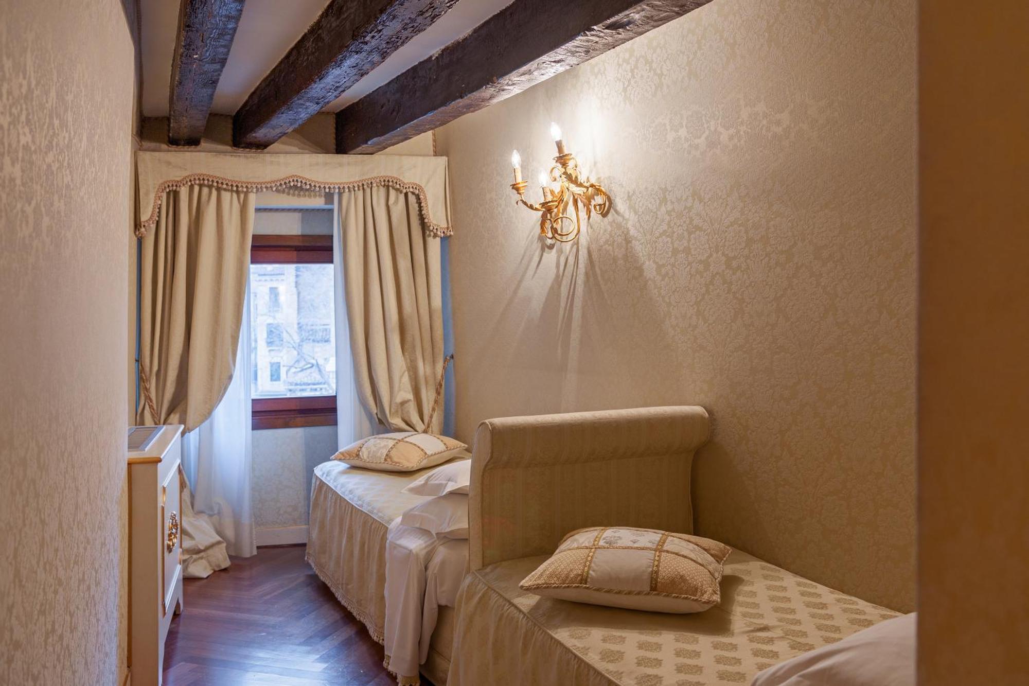 Junior Suite,1209353305:JPEG